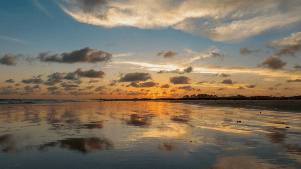 Um paraíso pouco falado no Brasil que impressiona por ser a maior praia do mundo