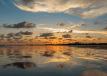 A maior praia do planeta está no Brasil, com cerca de 240 km de areia contínua que chamaram a atenção da NASA