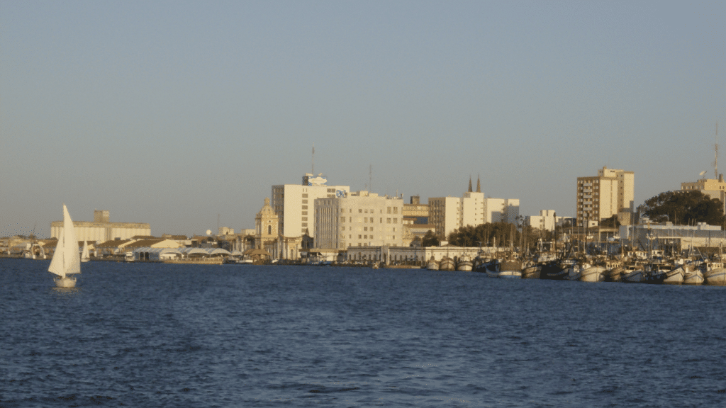 Um paraíso pouco falado no Brasil que impressiona por ser a maior praia do mundo
