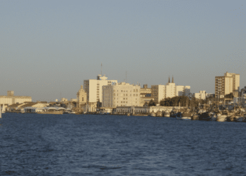A cidade próspera em qualidade de vida que abriga uma das maiores praias do mundo