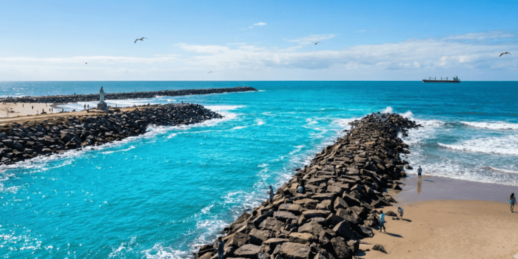 Um paraíso pouco falado no Brasil que impressiona por ser a maior praia do mundo