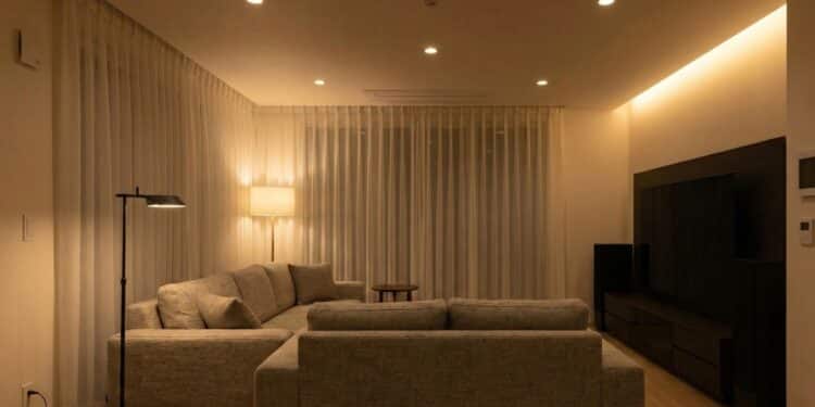 Conta de luz continua alta mesmo com LED? Pode ser o jeito que você usa a energia