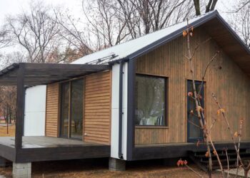 Casa de montar chega ao Brasil com promessa de ficar pronta em 90 dias por preço menor que um carro popular