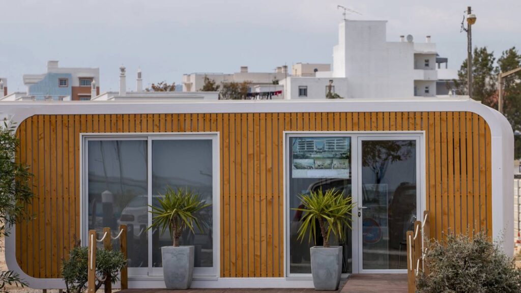 Casa de montar chega ao Brasil com promessa de ficar pronta em 90 dias por preço menor que um carro popular