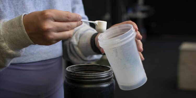 Alerta da Anvisa sobre creatina surpreende quem vai na academia