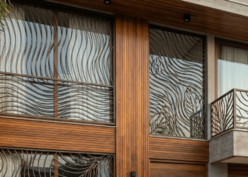 Grades curvas transformam janelas comuns em peças modernas e seguras com muito estilo