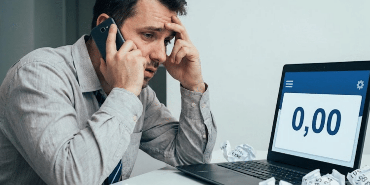 Transferência bloqueada sem explicação faz cliente recuperar R$ 5 mil do banco