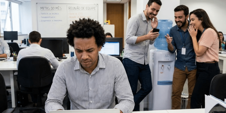 Chamado de princesa no trabalho, funcionário será indenizado em R$ 3 mil