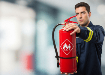 Obrigatoriedade de novo item gera debate entre motoristas e possível gasto extra