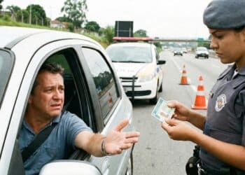 Com a nova lei, carteiras de habilitação de motoristas nesta lista foram revogadas permanentemente