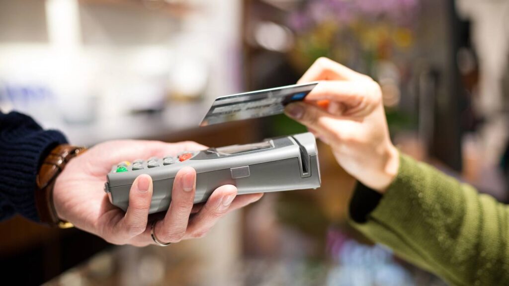 Comunicado para consumidores que pagam compras usando a aproximação do cartão