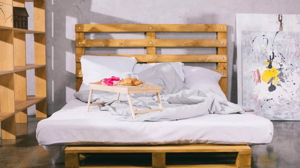 Pallets usados viram opção baratinha que muita gente está trocando pelo porcelanato