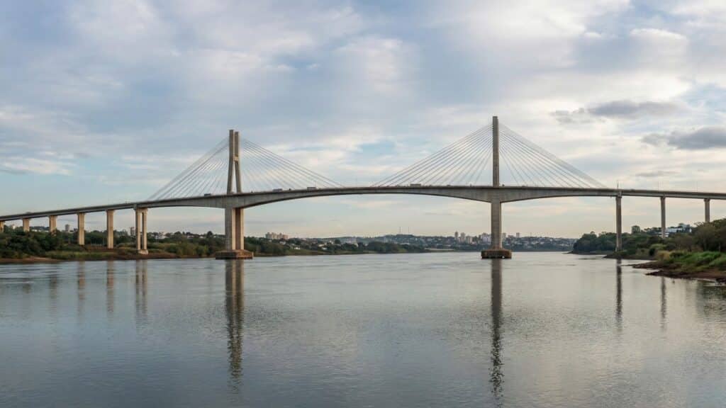 Ponte da Integração de R$ 1,9 bilhão liga Foz do Iguaçu ao Paraguai e tira pressão da Ponte da Amizade