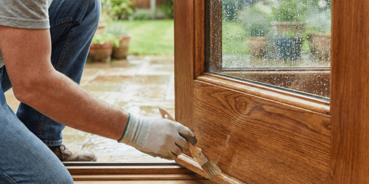 O método simples que evita portas de madeira inchadas e protege contra a umidade