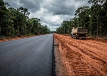 Novo avanço na BR-156 entrega mais asfalto no Amapá e promete viagem segura até 2026 com o Novo PAC
