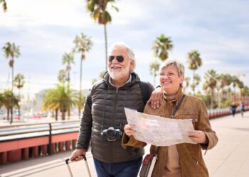 Idosos com 60 anos ou mais passam a ter direito de viajar de graça no Brasil