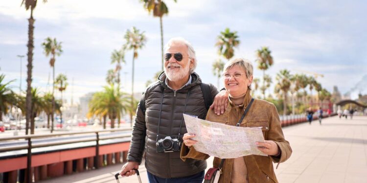 Idosos com 60 anos ou mais passam a ter direito de viajar de graça no Brasil