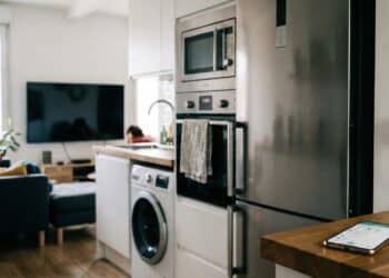 Esses aparelhos podem ser os vilões da conta de luz e a tomada inteligente revela isso