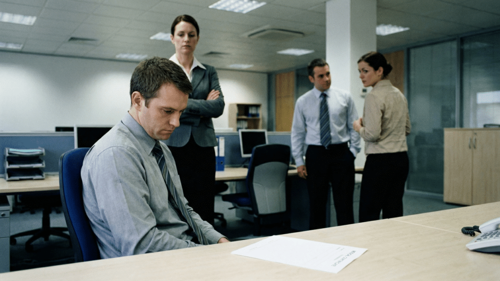 Empresa é condenada pela Justiça a pagar R$ 30 mil após chamar trabalhador de “viciado em atestados”