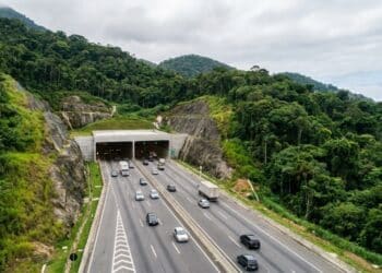 Túnel de mais de 6 km corta a Serra do Mar e vai ligar o interior de SP ao litoral até 2027