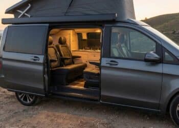 Nova van camper faz sucesso entre quem ama viajar sem abrir mão do conforto de casa