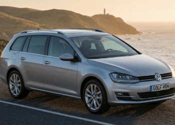 Carros espaçosos para viajar em família com conforto e porta-malas gigante até R$ 100 mil