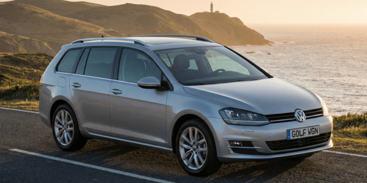 Carros espaçosos para viajar em família com conforto e porta-malas gigante até R$ 100 mil