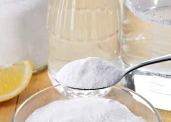 Você não vai acreditar nos benefícios de usar vinagre e bicarbonato de sódio nos cabelos grisalhos