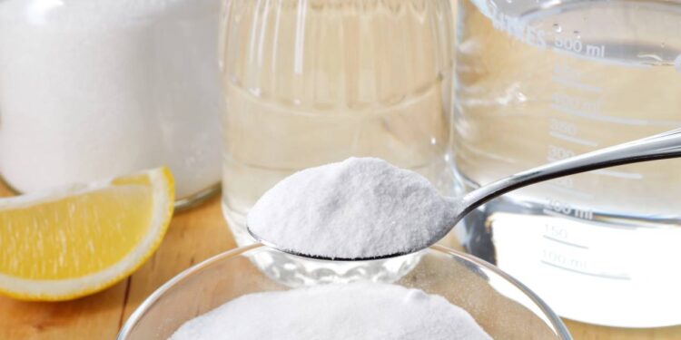 Você não vai acreditar nos benefícios de usar vinagre e bicarbonato de sódio nos cabelos grisalhos