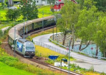 A ferrovia mais íngreme da Europa de apenas 20 km que tem diferença de quase mil metros de altitude entre os terminais, com paisagens impressionantes