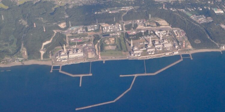 Maior usina nuclear do mundo se prepara para retomar atividades quase 15 anos após desastres de 2011