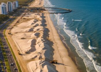 Maior obra de alargamento de praia do Brasil avança rápido e já alcança 58% e 5 km de faixa ampliada com cerca de R$ 333 milhões de investimento