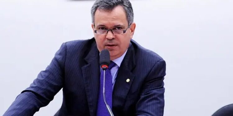 Deputado Félix Mendonça se pronuncia após operação da PF e nega negociação de emendas