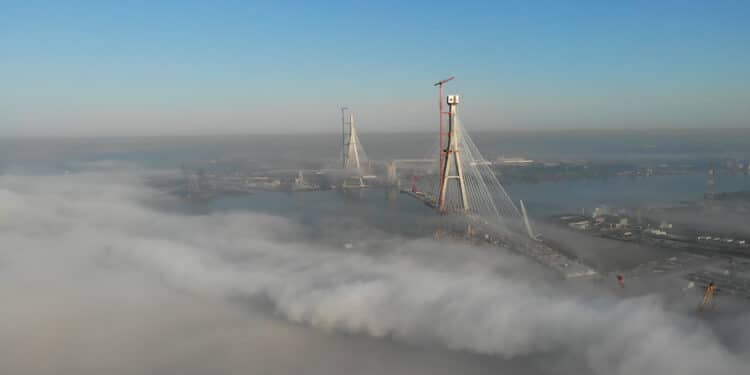 Megaponte de 6,4 bilhões de dólares com torres gigantes promete ligar EUA e Canadá em uma das obras mais ousadas da engenharia moderna