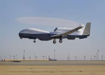 Aeronave militar dos EUA sobrevoa região próxima ao litoral do Irã em meio a tensões