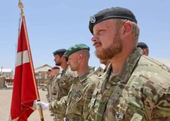 Dinamarca fortalece presença militar na Groenlândia pouco antes de encontro com os EUA