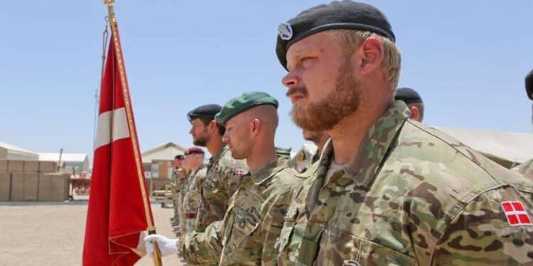 Dinamarca fortalece presença militar na Groenlândia pouco antes de encontro com os EUA