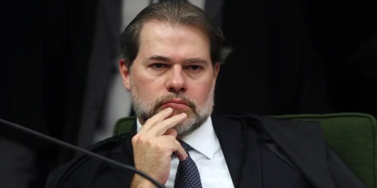 Pedido de impeachment contra o ministro Dias Toffoli é protocolado por senadores