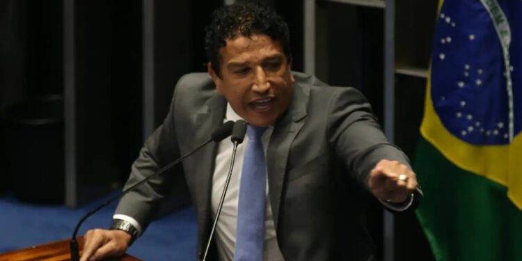 Senador cobra convocação de ministra do STM por suspeita de ligação com o 'Careca do INSS'