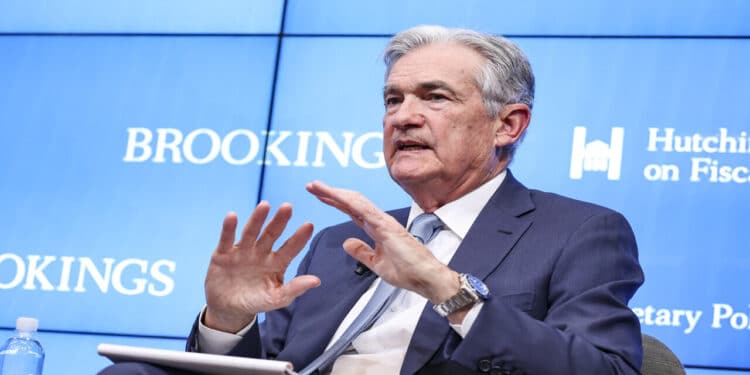 Trump afirma que não pretende demitir presidente do Fed