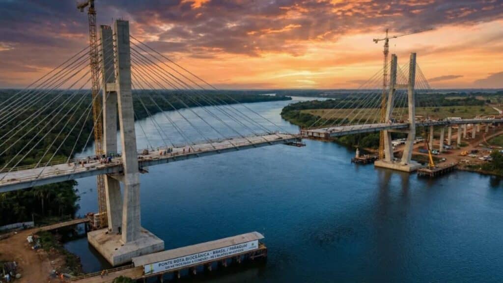 Brasil e Paraguai estão separados por menos de 50 metros em ponte de R$ 1,2 bilhão da Rota Bioceânica e avanço histórico de integração vai reduzir o tempo e custo de exportação/importação