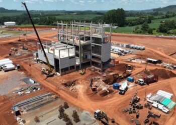 Megafábrica de 203 mil m² tem investimento de quase R$ 1 bilhão e promete criar mais de 1 mil empregos no Sudoeste do Paraná