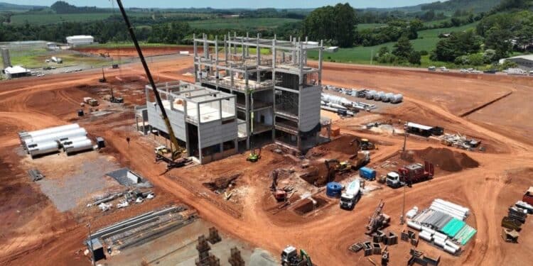 Megafábrica de 203 mil m² tem investimento de quase R$ 1 bilhão e promete criar mais de 1 mil empregos no Sudoeste do Paraná
