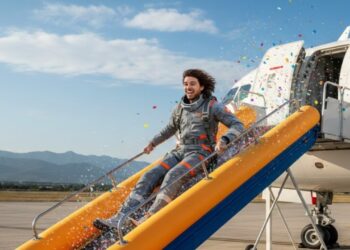 Vaga inusitada em empresa paga até R$ 160 por hora para 'escorregar de avião'