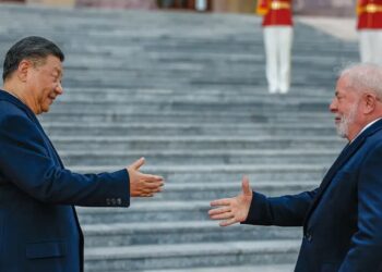 O 'afago' de Xi Jinping a Lula em meio a tensões internacionais