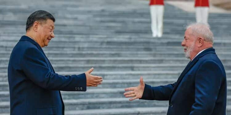 O 'afago' de Xi Jinping a Lula em meio a tensões internacionais
