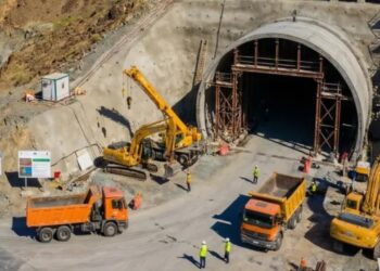 Megaobra de túnel com quase 10 km promete reduzir 4,5 horas de viagem, beneficiando turismo e exportações em construção que irá 'cortar montanhas'