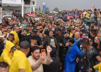 Esquerda reage com comemoração após manifestantes da Caminhada pela Liberdade de Nikolas sofrerem descarga elétrica
