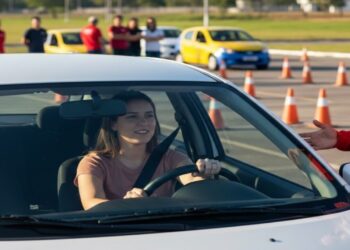 Nova regra em estado brasileiro retira baliza da prova prática e impacta futuros motoristas