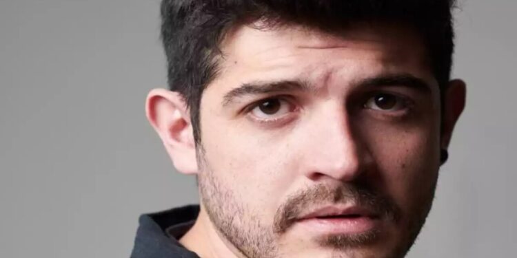 Morre aos 38 anos Alexis Ortega, famoso dublador do Homem-Aranha e voz marcante para os fãs